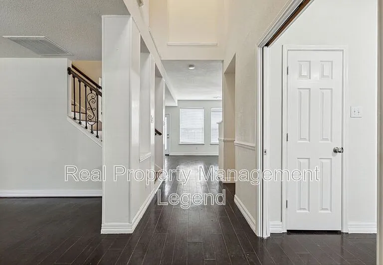 5012 Boxwood Ln — Photo 3