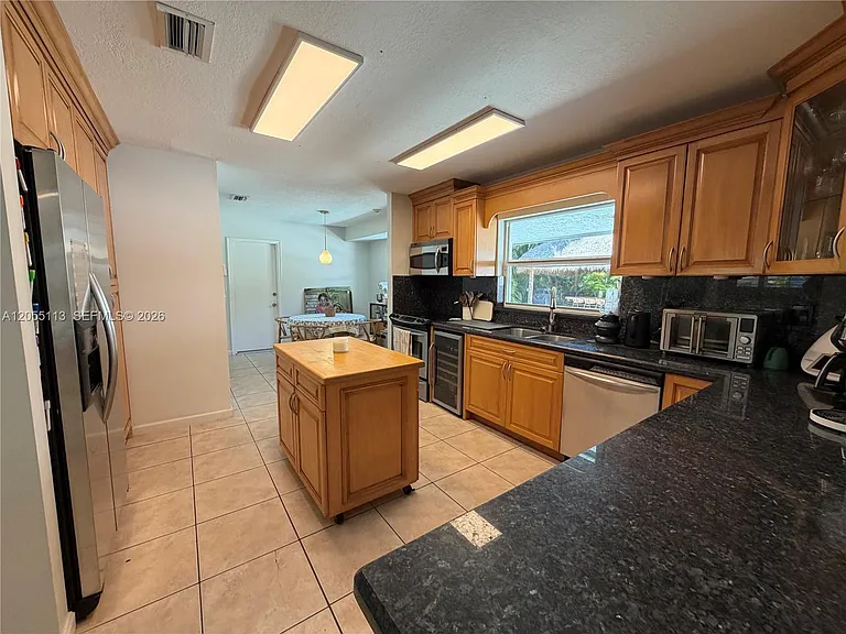 5721 SW 59th Pl — Photo 4