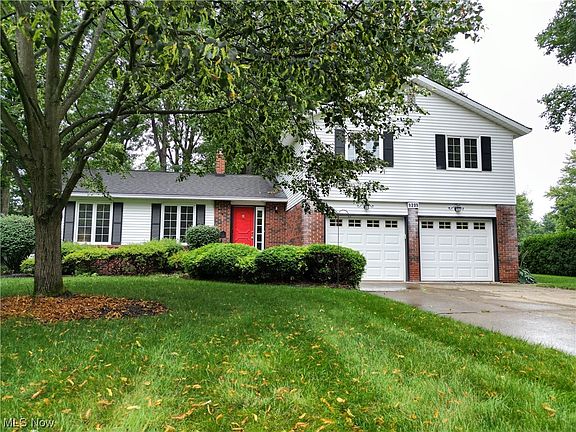 3rd image of 9205 Welk Ct