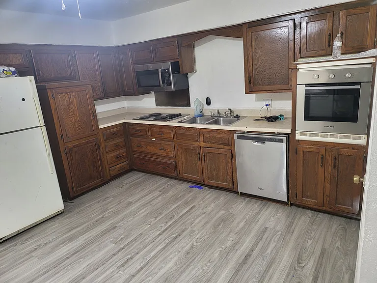 2038 Dalworth St — Photo 2