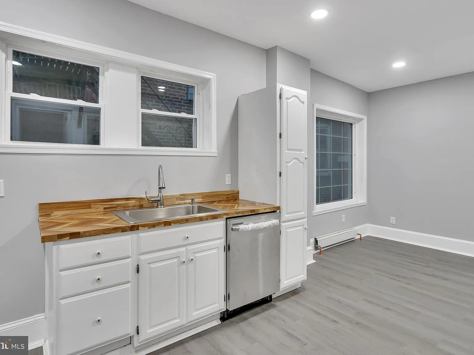 3 bed, 3.0 bath, 1450 sqft, $1,900 — Photo 4