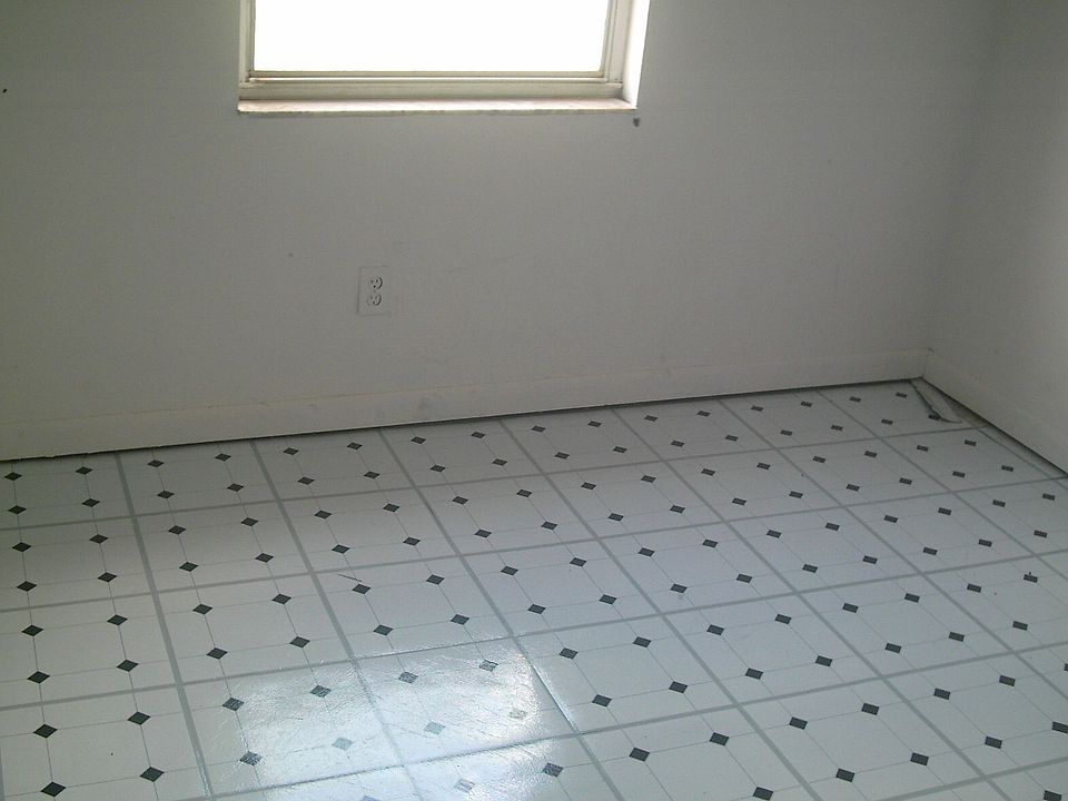2nd image of 124 Commerce St