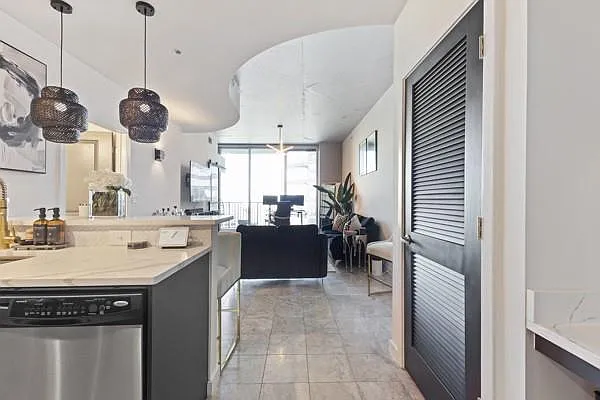 1 bed, 1.0 bath, 729 sqft, $1,795 — Photo 2