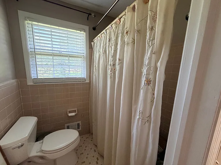 839 Malibu Dr — Photo 12