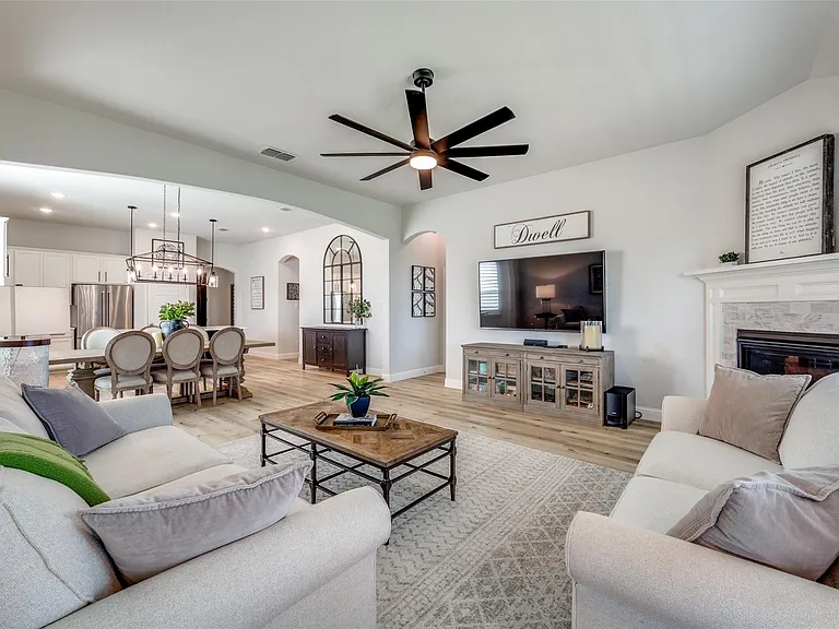 230 Fox Crossing Ln — Photo 1