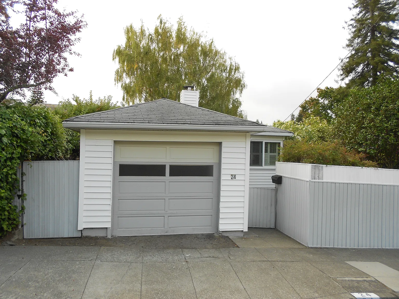 24 Hill St photo 1