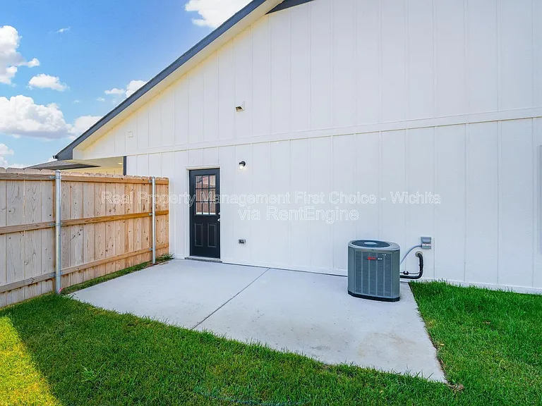 3426 W Angel St — Photo 23