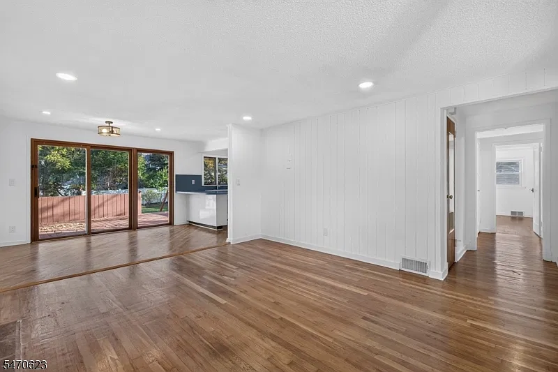 3 bed, 2.0 bath, $3,600 — Photo 4