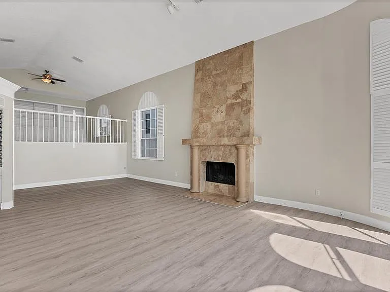 120 Sands Point Dr — Photo 8
