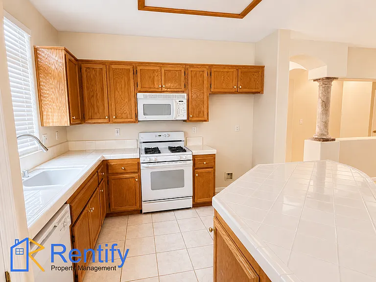 404 Windsor Park Dr — Photo 11