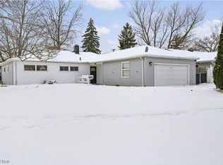 6618 Newbury Ln, Parma Heights, OH 44130