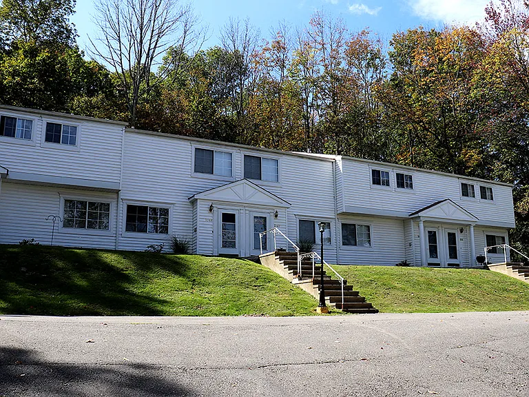 Laurelwood — Photo 15