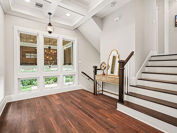 4th image of 131 Queen Rd