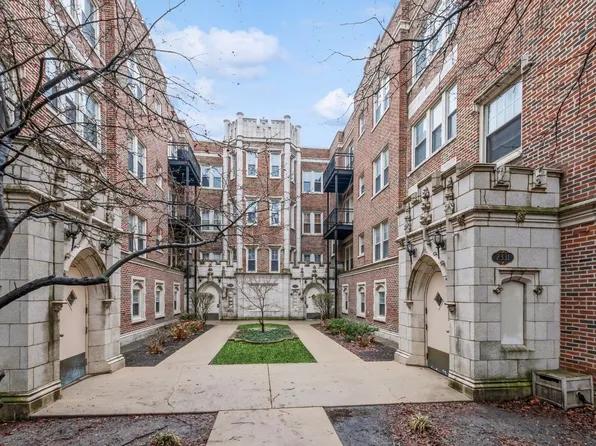 2331 E 70th Pl #308, Chicago, IL 60649