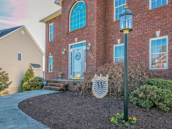 2nd image of 108 Laurel Canyone