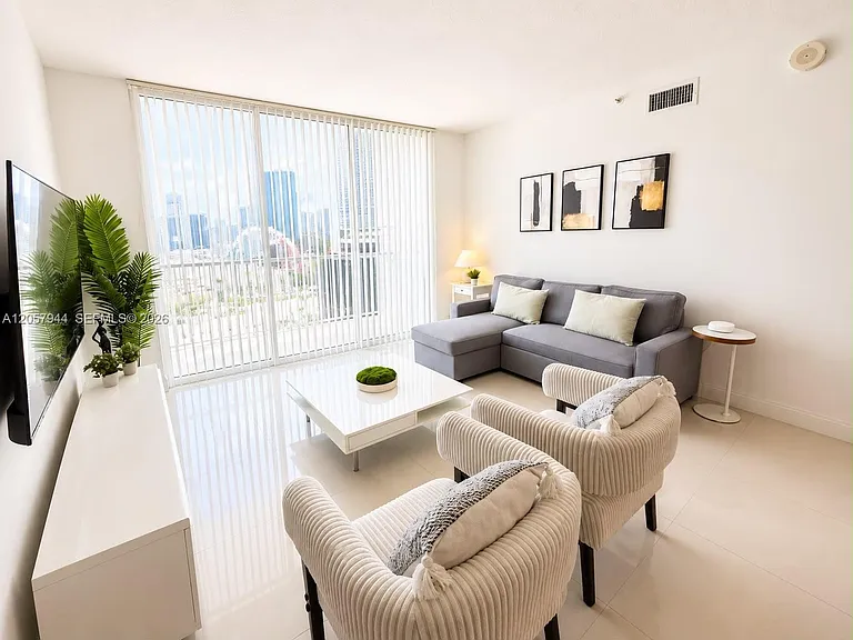 1750 N Bayshore Dr #3010 — Photo 5