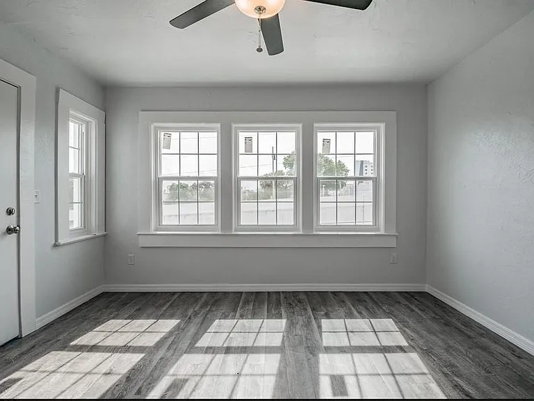 737 5th Ave N #14 — Photo 5