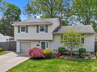 24 Moryan Rd, Edison, NJ 08817