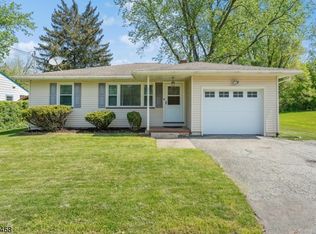 69 Linwood Ave, Hamburg, NJ 07419