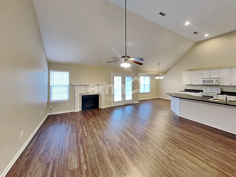 1005 Matheus Dr — Photo 3
