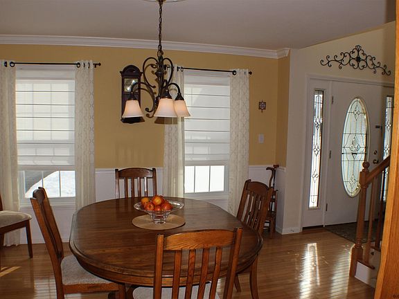 5th image of 52 Dorsman Dr