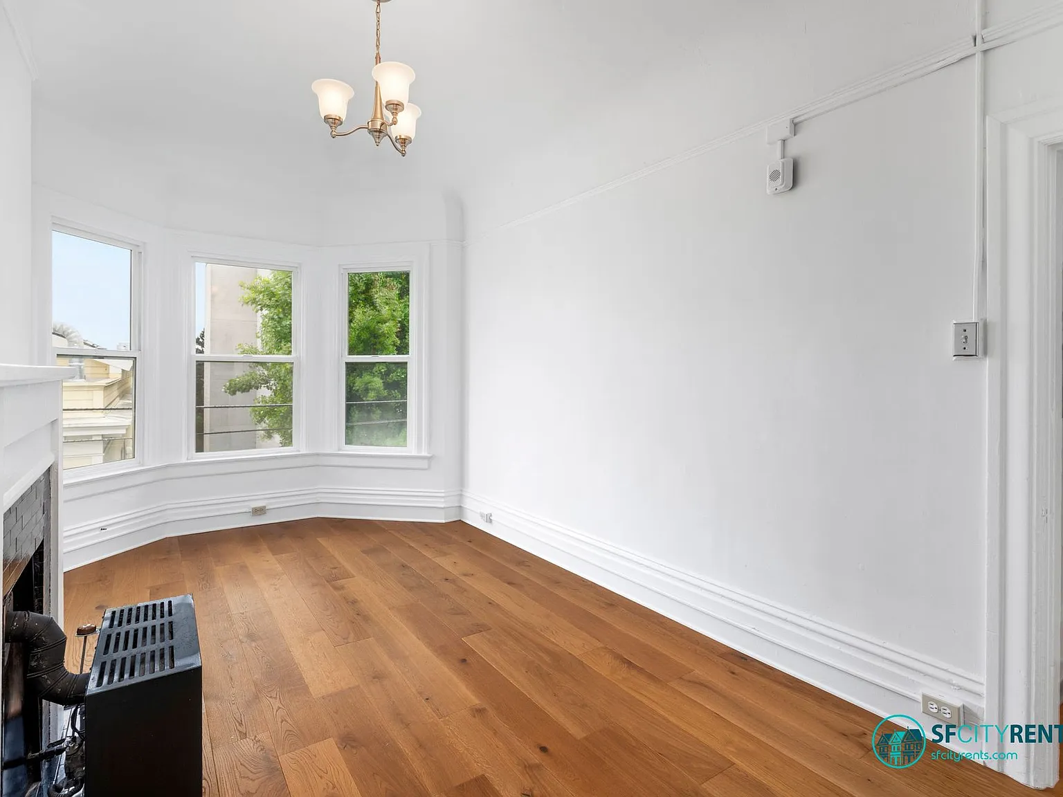 Mission Dolores: Top Floor w/ In-Unit W/D, New Appliances & Formal Dining Room — Photo 3