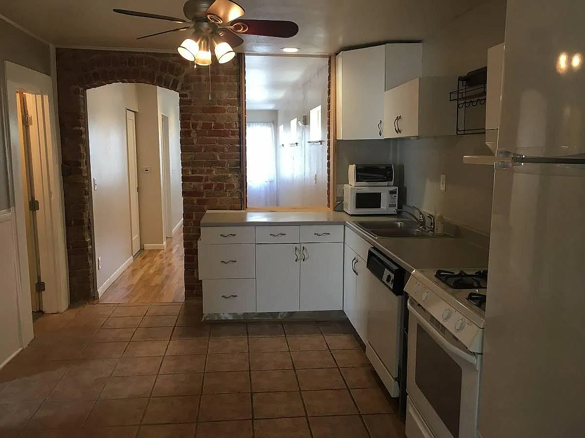5 bed, 2000 sqft, $4,250 — Photo 3