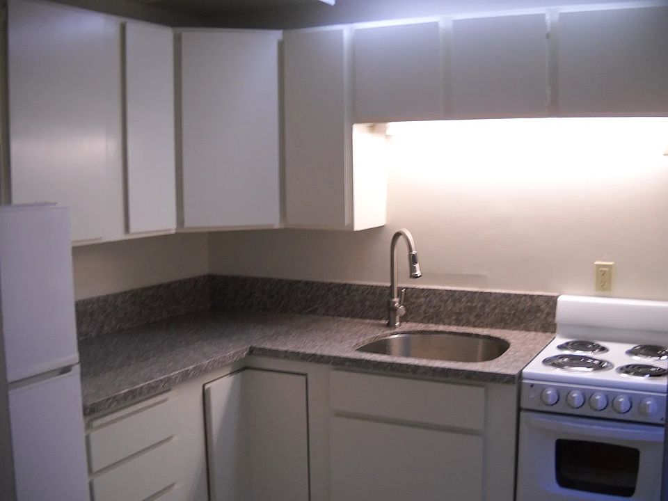 2nd image of 3054 Emerson St