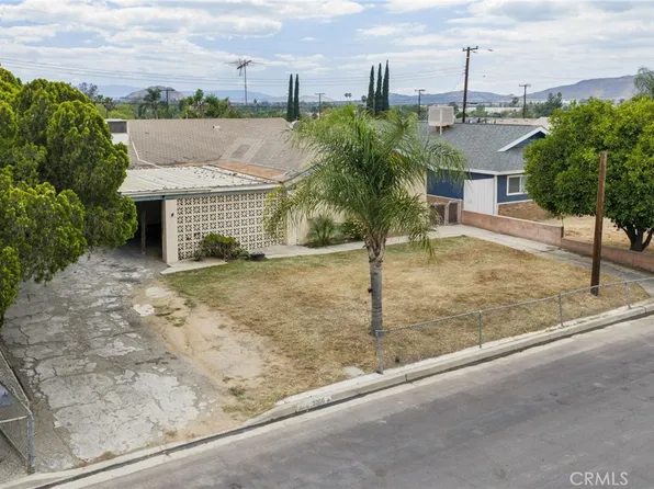 3306 Debbie Ln, Riverside, CA 92501