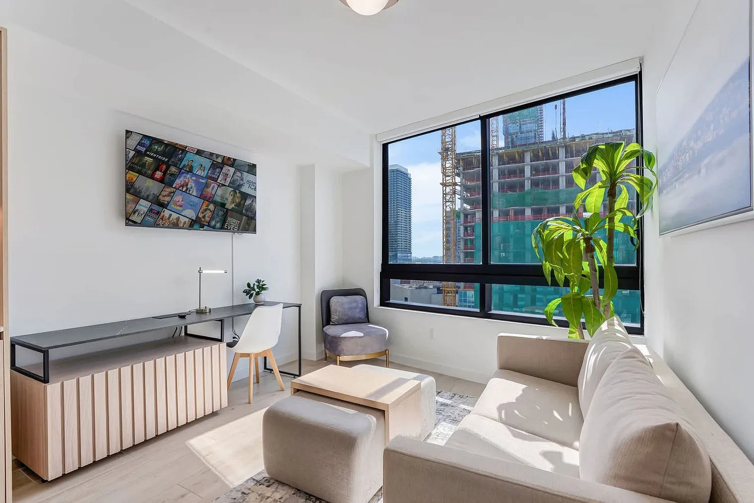 1 bed, 1.0 bath, 602 sqft, $3,196 — Photo 3