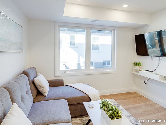 4th image of 823 Stirling Ave S #2