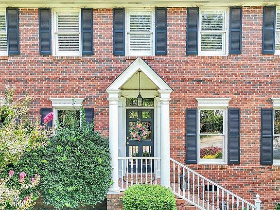 5th image of 42 Oak Crest Ct