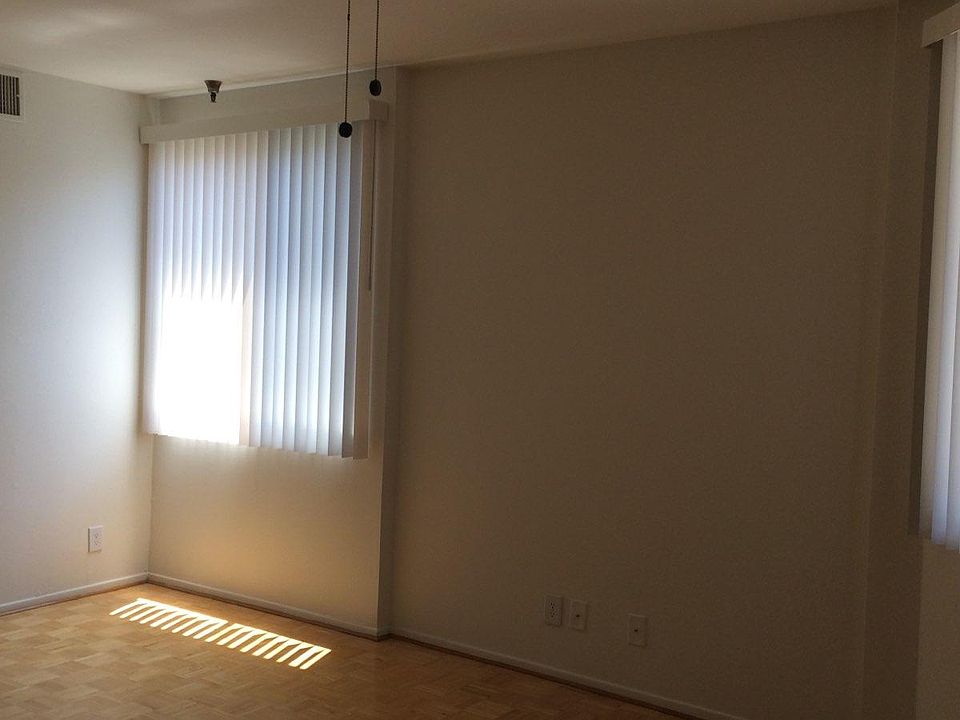 2nd image of 1506 S Bedford St #103