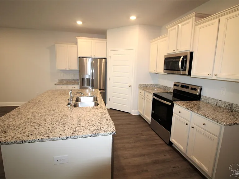 8006 Burnside Loop — Photo 10