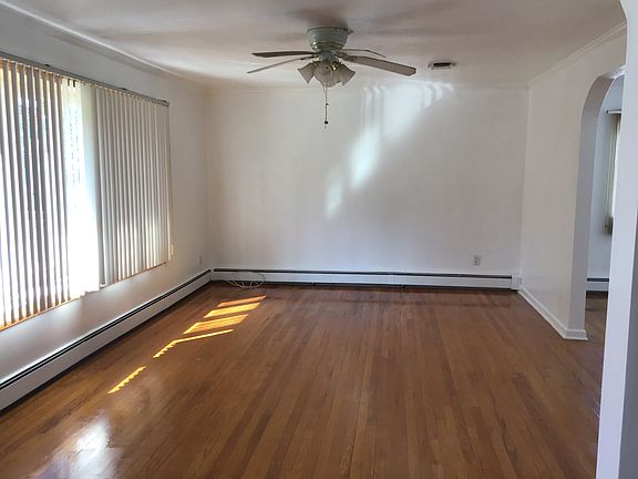 2nd image of 1104 Glen Rd