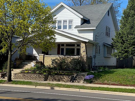 1055 Walker Ave NW.