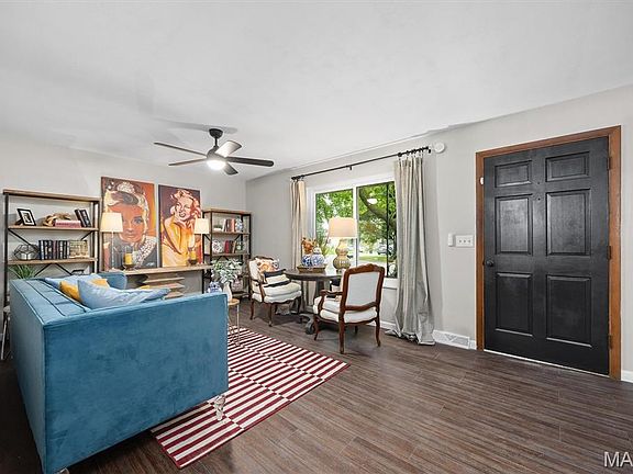 3rd image of 125 Chateau Dr