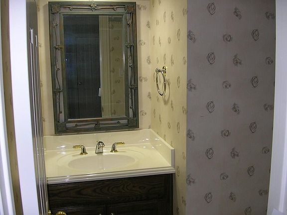4th image of 224 Wayside Ct