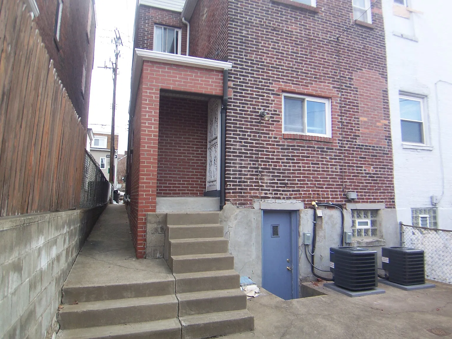 3405 Ward St — Photo 2