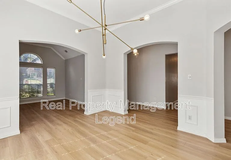 8012 Greenwood Dr — Photo 7