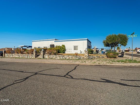 3rd image of 211 Columbine Dr