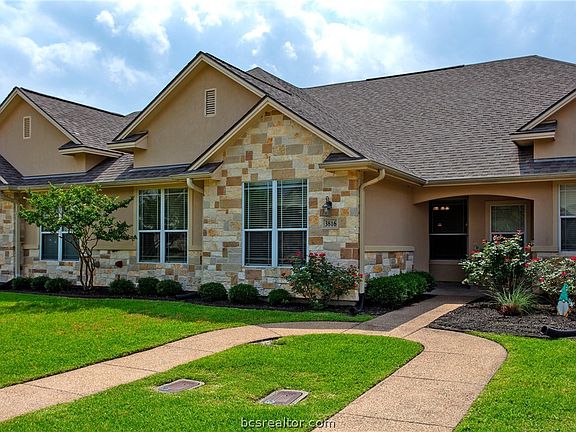 2nd image of 3816 Blackhawk Ln