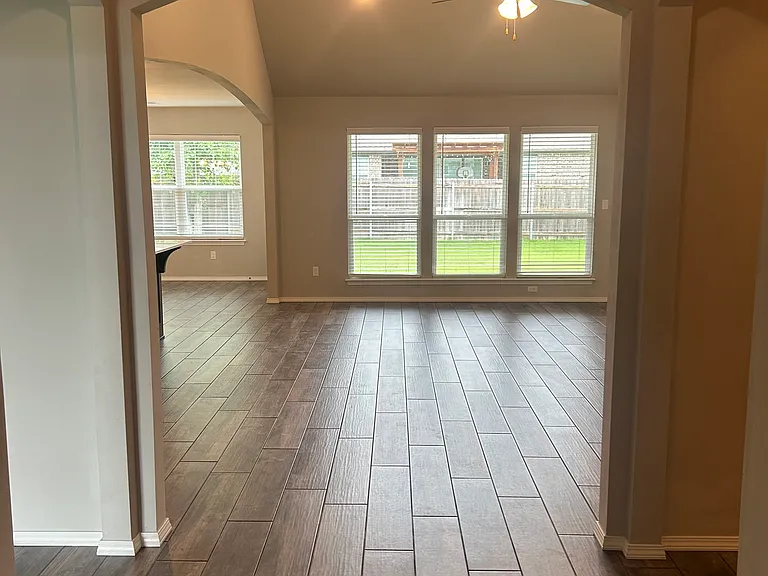 1502 E Utica Pl — Photo 2