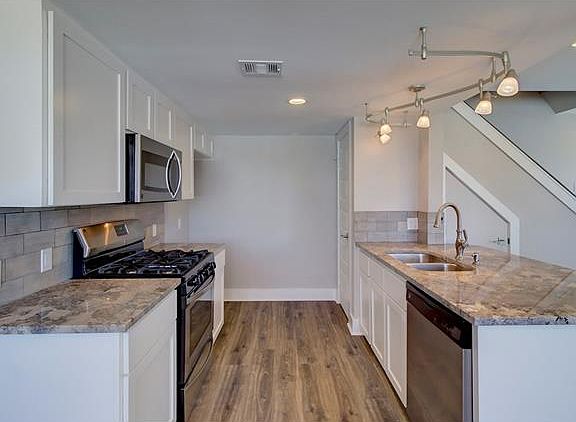 3rd image of 3015 Matador Dr