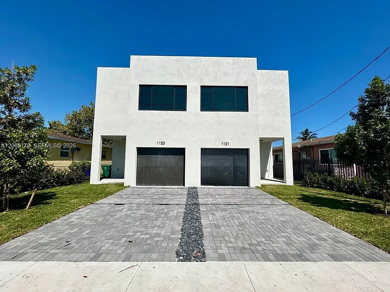 1121 NW 25th St — Photo 1