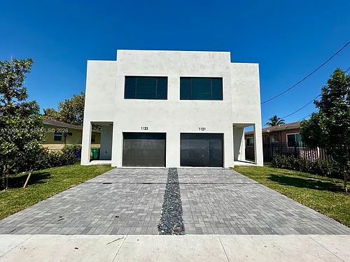 1121 NW 25th St Photo 1