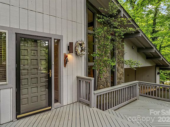 4th image of 225 Camelot Dr