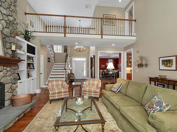 3rd image of 27 Abenaukee Drive