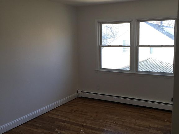 5th image of 109 Wallace St #2