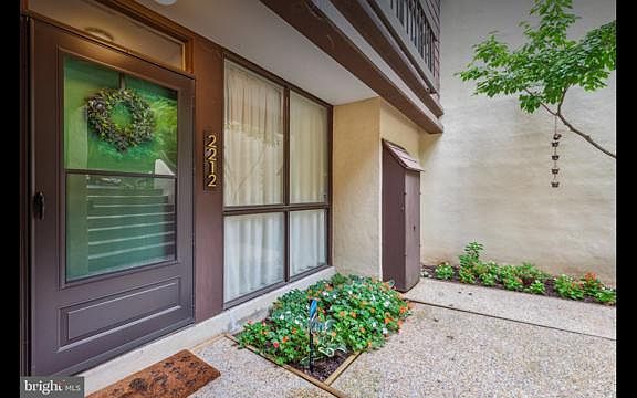 5th image of 2212 S Quincy St #1